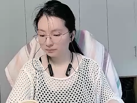 Snapshot of Eeya-36 chatting on 04/20/26, 09:01 Eeya-36 online show from 04/20/26, 09:01