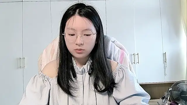 Snapshot of Eeya-36 chatting on 04/25/26, 01:41 Eeya-36 online show from 04/25/26, 01:41