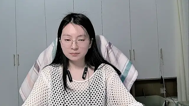 Snapshot of Eeya-36 chatting on 04/25/26, 01:41 Eeya-36 online show from 04/25/26, 01:41