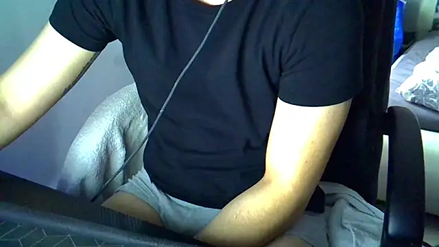 Snapshot of freklogas chatting on 04/23/26, 01:46 freklogas online show from 04/23/26, 01:46
