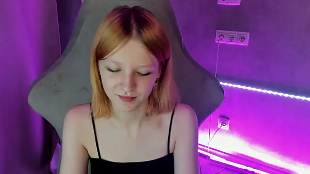 Emma Dusk online show from 07/11/26, 01:08