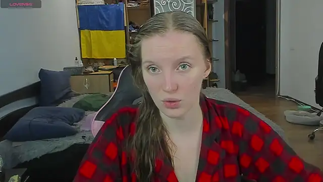 Mary Blu online show from 12/04/25, 01:20