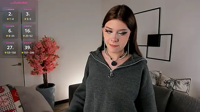 Snapshot of Glowia chatting on 04/12/26, 07:13 Glowia online show from 04/12/26, 07:13