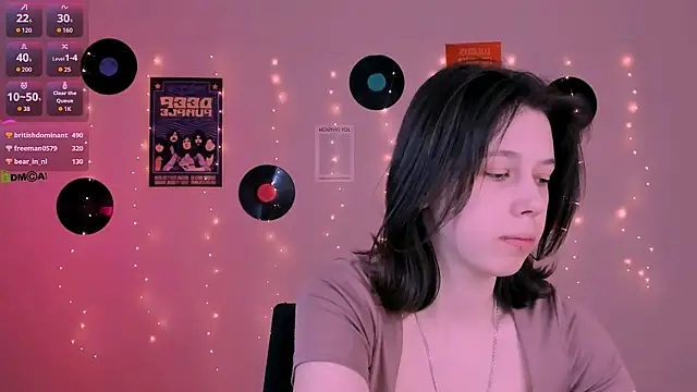 Snapshot of aria_wild_ chatting on 04/08/26, 12:38 aria wild online show from 04/08/26, 12:38