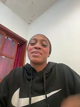 Snapshot of LiaTrainor chatting on 03/12/26, 12:44 LiaTrainor online show from 03/12/26, 12:44