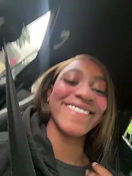 Snapshot of LiaTrainor chatting on 03/18/26, 12:30 LiaTrainor online show from 03/18/26, 12:30