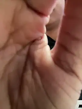 Snapshot of LiaTrainor chatting on 03/19/26, 12:31 LiaTrainor online show from 03/19/26, 12:31