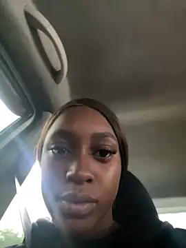 Snapshot of LiaTrainor chatting on 03/25/26, 12:44 LiaTrainor online show from 03/25/26, 12:44