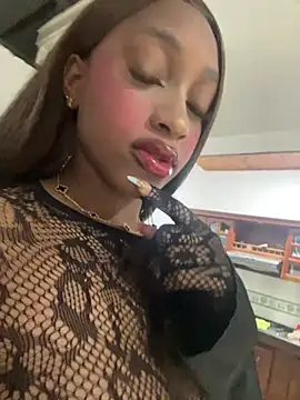 Snapshot of LiaTrainor chatting on 03/26/26, 01:11 LiaTrainor online show from 03/26/26, 01:11