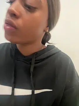 Snapshot of LiaTrainor chatting on 04/01/26, 12:28 LiaTrainor online show from 04/01/26, 12:28