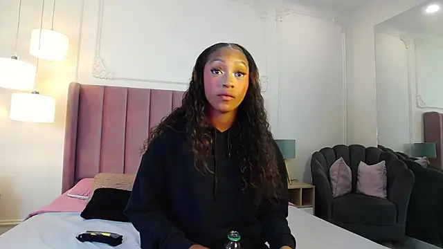 Snapshot of LiaTrainor chatting on 04/06/26, 12:28 LiaTrainor online show from 04/06/26, 12:28