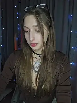 Snapshot of Emma_Willson chatting on 04/17/26, 02:42 Emma Willson online show from 04/17/26, 02:42