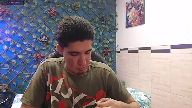 Snapshot of Roccoallegeri chatting on 03/25/26, 01:06 Roccoallegeri online show from 03/25/26, 01:06