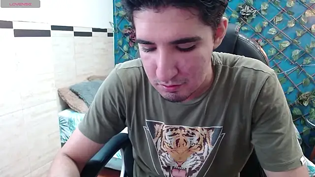 Snapshot of Roccoallegeri chatting on 04/13/26, 12:21 Roccoallegeri online show from 04/13/26, 12:21