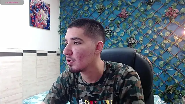 Snapshot of Roccoallegeri chatting on 04/21/26, 12:00 Roccoallegeri online show from 04/21/26, 12:00