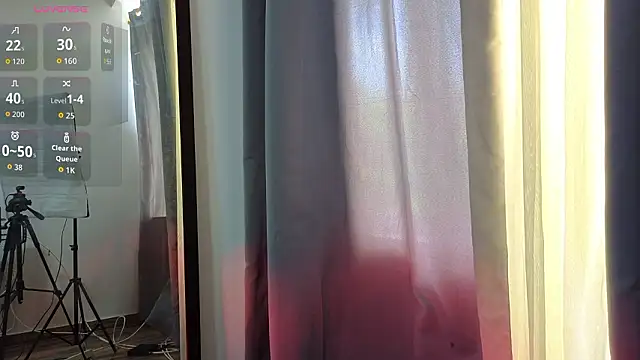 Snapshot of Emma_Revees chatting on 03/29/26, 03:01 Emma Revees online show from 03/29/26, 03:01