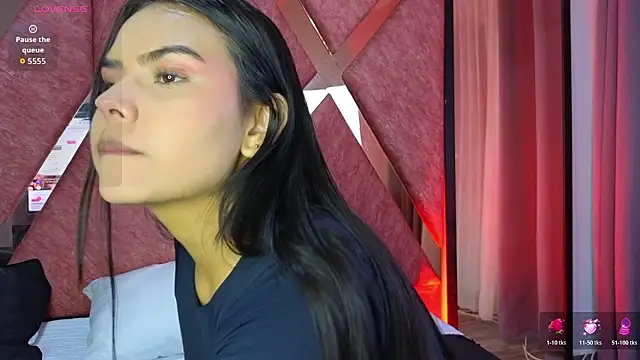 Snapshot of Emma_Revees chatting on 04/02/26, 03:37 Emma Revees online show from 04/02/26, 03:37