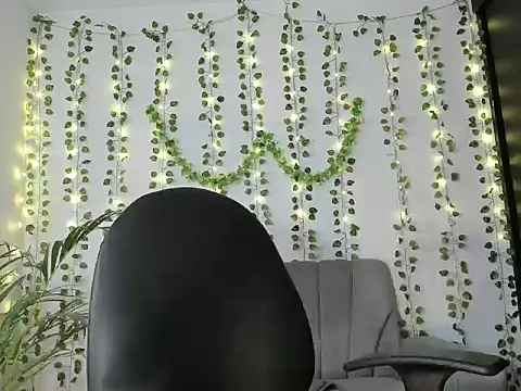 Snapshot of yoursweetsin16 chatting on 03/06/26, 02:02 yoursweetsin16 online show from 03/06/26, 02:02