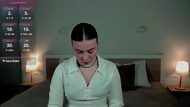 Snapshot of HermioneMoon chatting on 03/29/26, 04:07 HermioneMoon online show from 03/29/26, 04:07