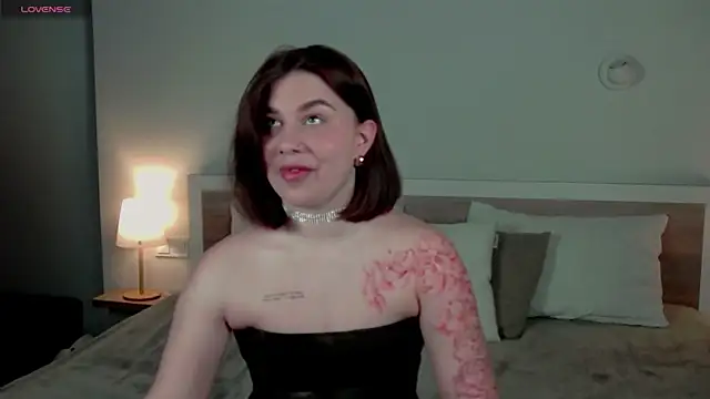 Snapshot of HermioneMoon chatting on 03/30/26, 04:19 HermioneMoon online show from 03/30/26, 04:19