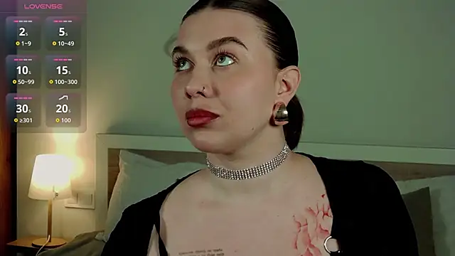 Snapshot of HermioneMoon chatting on 04/16/26, 05:03 HermioneMoon online show from 04/16/26, 05:03