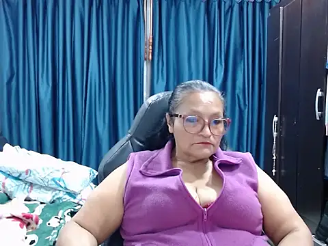 Snapshot of _BellaNocturna chatting on 04/08/26, 03:28 BellaNocturna online show from 04/08/26, 03:28