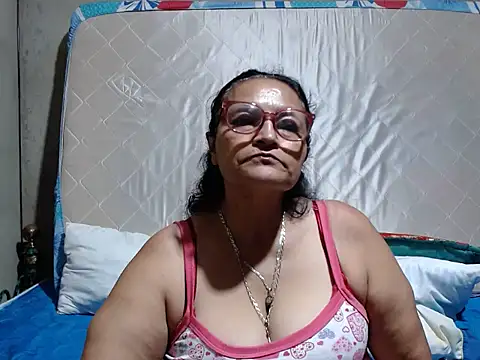 Snapshot of _BellaNocturna chatting on 04/27/26, 04:10 BellaNocturna online show from 04/27/26, 04:10