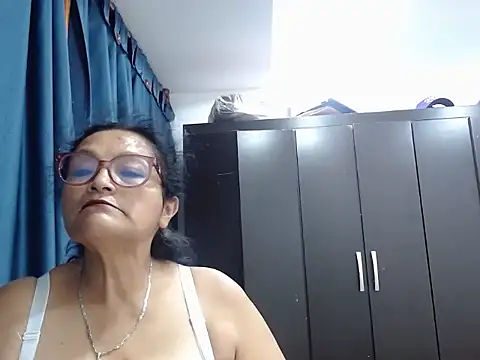 Snapshot of _BellaNocturna chatting on 05/27/26, 02:41 BellaNocturna online show from 05/27/26, 02:41