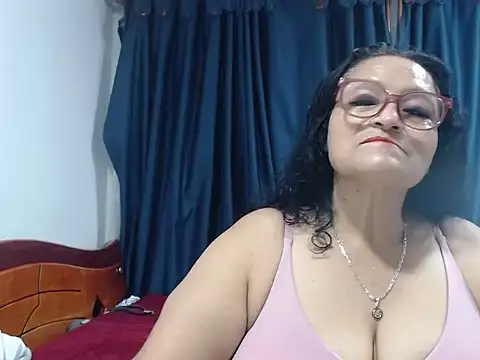 Snapshot of _BellaNocturna chatting on 07/06/26, 03:25 BellaNocturna online show from 07/06/26, 03:25