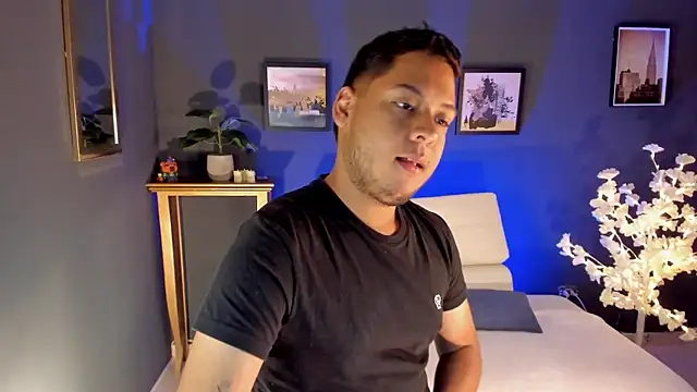 Snapshot of Akon_2XXX chatting on 04/04/26, 01:19 Akon 2XXX online show from 04/04/26, 01:19