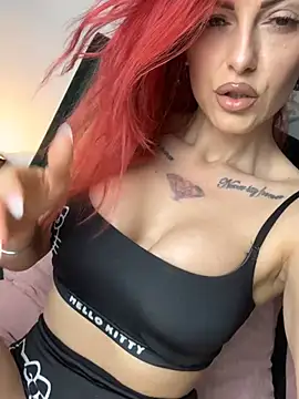 Snapshot of Lxyrose chatting on 04/24/26, 06:32 Lxyrose online show from 04/24/26, 06:32