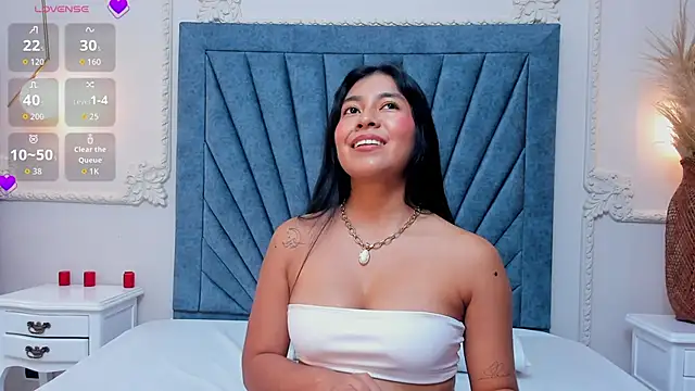 Snapshot of Leandra-Johnson chatting on 04/15/26, 07:58 Leandra-Johnson online show from 04/15/26, 07:58