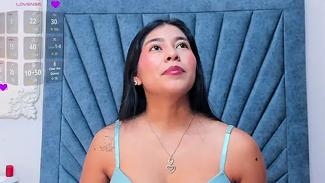 Snapshot of Leandra-Johnson chatting on 04/18/26, 01:37 Leandra-Johnson online show from 04/18/26, 01:37