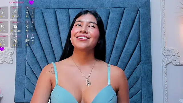 Snapshot of Leandra-Johnson chatting on 04/18/26, 07:58 Leandra-Johnson online show from 04/18/26, 07:58