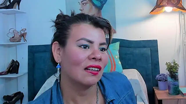 Snapshot of KiaraXMilf chatting on 03/05/26, 07:43 KiaraXMilf online show from 03/05/26, 07:43