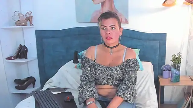 Snapshot of KiaraXMilf chatting on 03/06/26, 08:27 KiaraXMilf online show from 03/06/26, 08:27