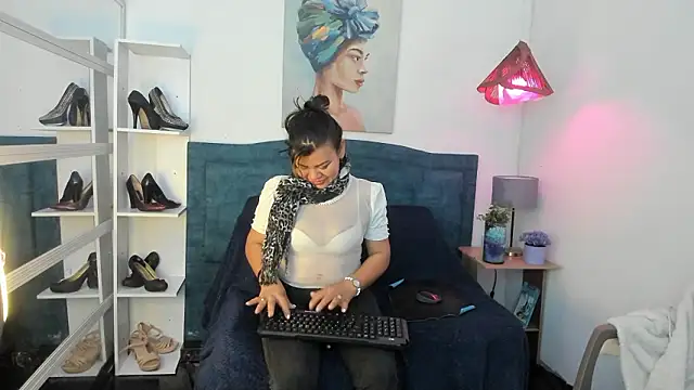 Snapshot of KiaraXMilf chatting on 03/22/26, 12:30 KiaraXMilf online show from 03/22/26, 12:30