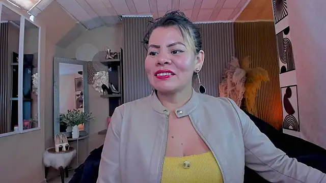 Snapshot of KiaraXMilf chatting on 04/16/26, 03:13 KiaraXMilf online show from 04/16/26, 03:13