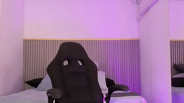 ashvalentine  online show from 04/12/26, 07:41