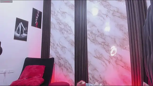 Snapshot of Nina_vegas chatting on 04/13/26, 02:00 Nina vegas online show from 04/13/26, 02:00