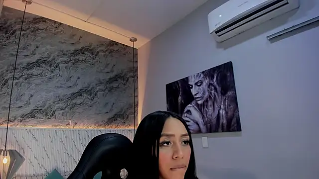 Snapshot of Esmeralda__18 chatting on 04/30/26, 07:42 Esmeralda 18 online show from 04/30/26, 07:42
