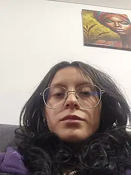 Snapshot of Naomimolie chatting on 04/08/26, 11:21 Naomimolie online show from 04/08/26, 11:21