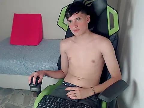 Snapshot of Pablito_junior chatting on 03/21/26, 03:22 Pablito junior online show from 03/21/26, 03:22