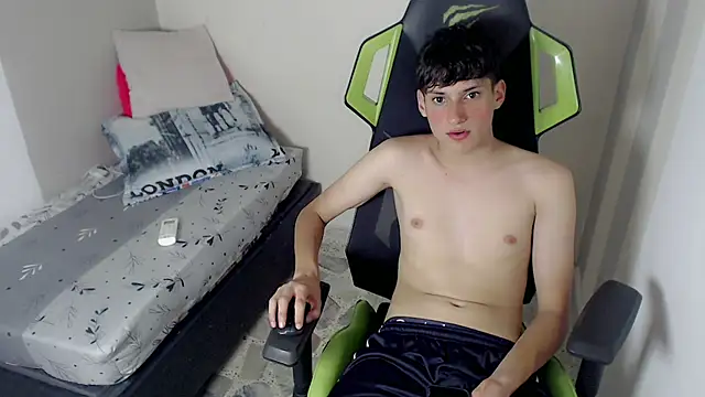 Snapshot of Pablito_junior chatting on 04/08/26, 03:39 Pablito junior online show from 04/08/26, 03:39