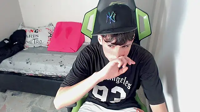 Snapshot of Pablito_junior chatting on 04/14/26, 03:45 Pablito junior online show from 04/14/26, 03:45