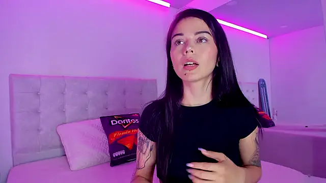 Snapshot of Vanessa_cruz_18 chatting on 03/24/26, 09:20 Vanessa cruz 18 online show from 03/24/26, 09:20