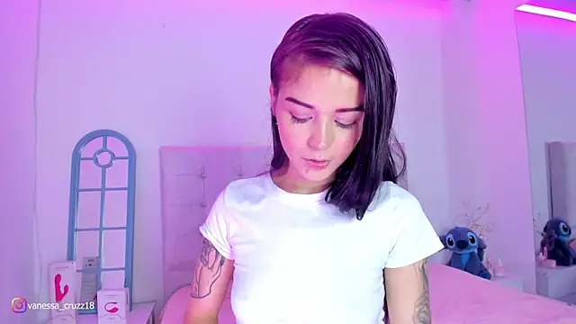 Snapshot of Vanessa_cruz_18 chatting on 04/06/26, 08:32 Vanessa cruz 18 online show from 04/06/26, 08:32