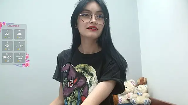 Snapshot of naomi_unu chatting on 07/29/26, 02:15 naomi unu online show from 07/29/26, 02:15
