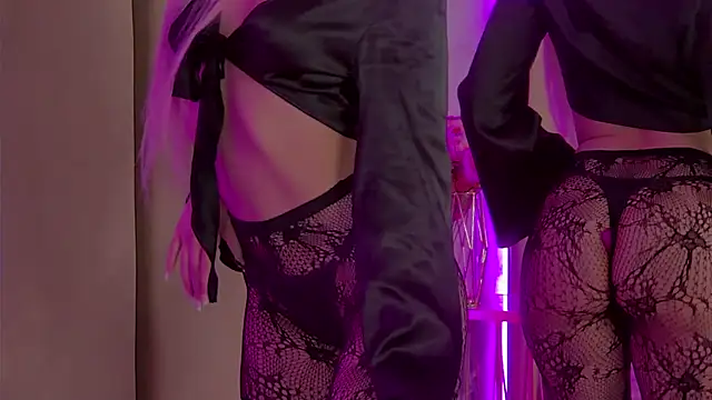 Snapshot of JuliaHotty_ chatting on 04/17/26, 05:49 JuliaHotty online show from 04/17/26, 05:49