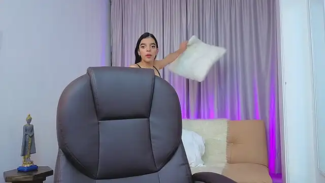 Snapshot of Thalia_parkerr_ chatting on 04/16/26, 12:06 Thalia parkerr online show from 04/16/26, 12:06